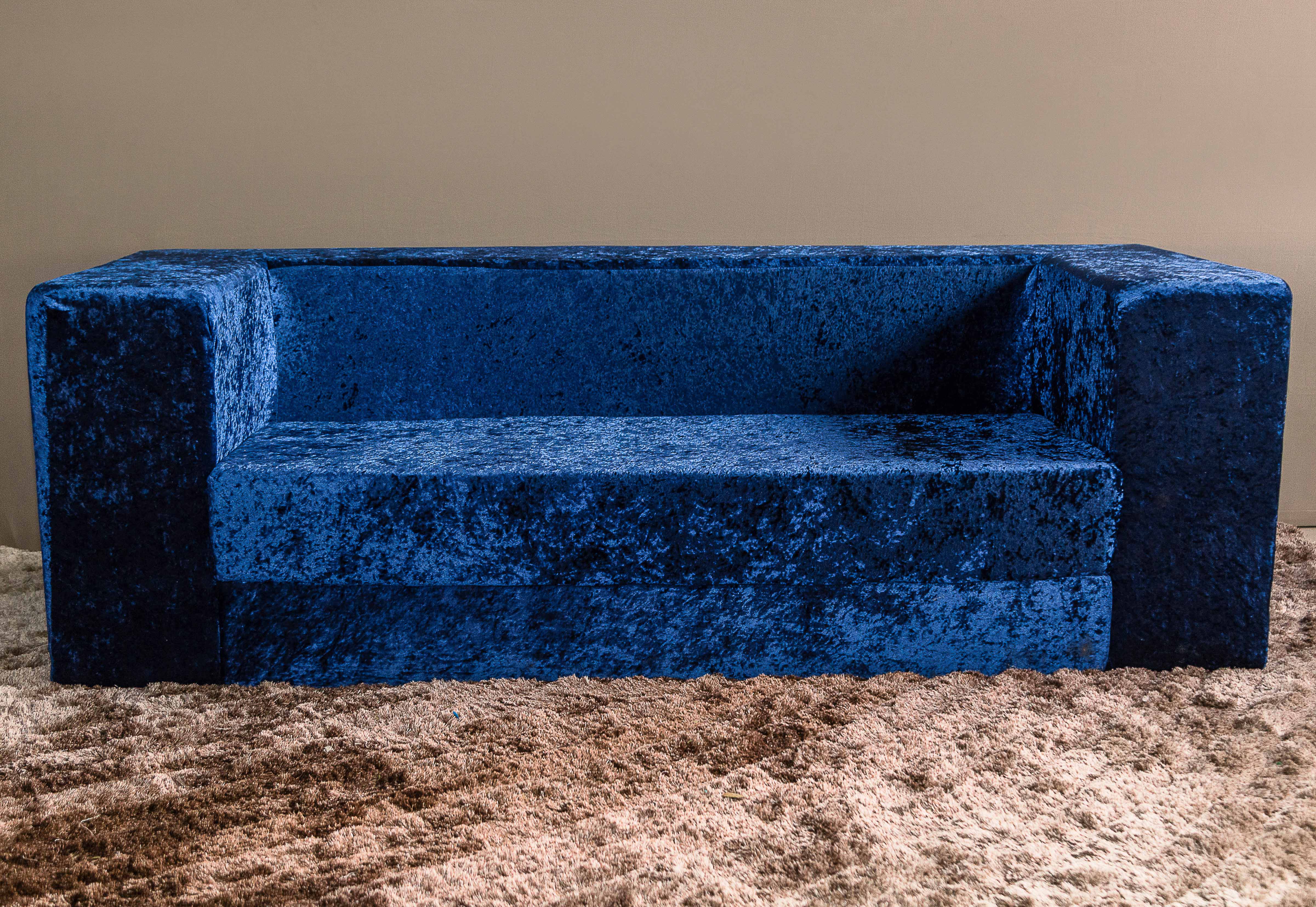 Sofá de veludo azul - Linhas Retas 